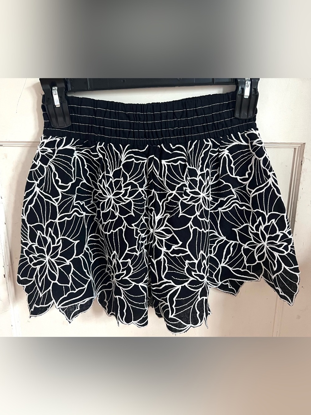Anthropologie The Somerset Embroidered Linen Cotton Shorts in Black/White Size S - Picture 3 of 13